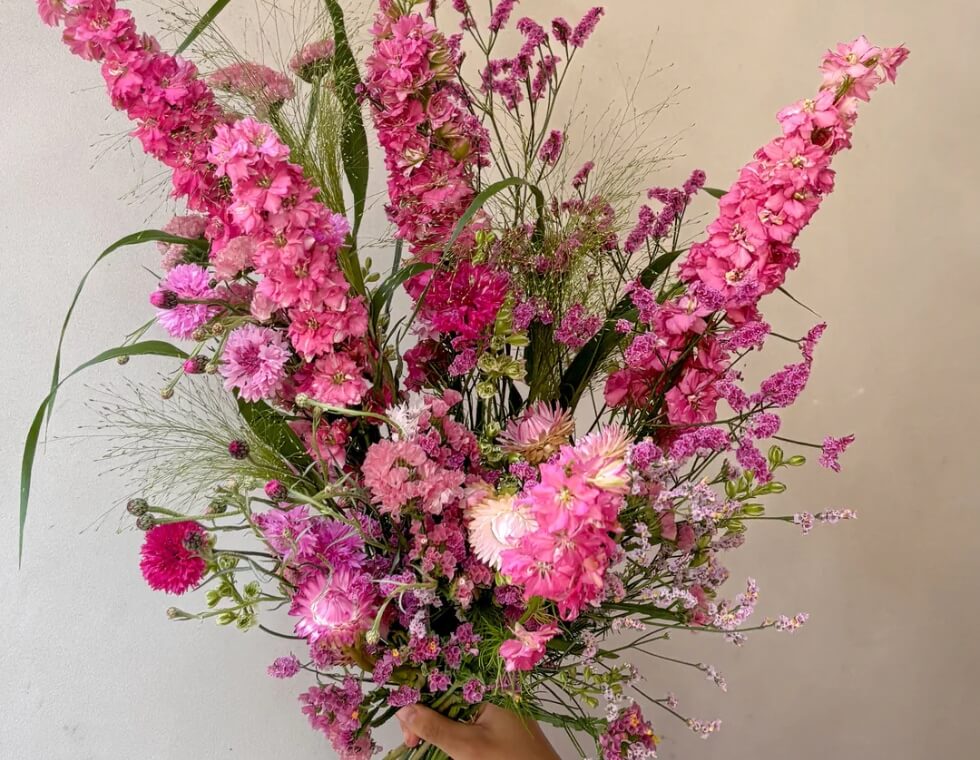 Elegant pink floral arrangement styled by Désirée Fleurs in Paris, France.