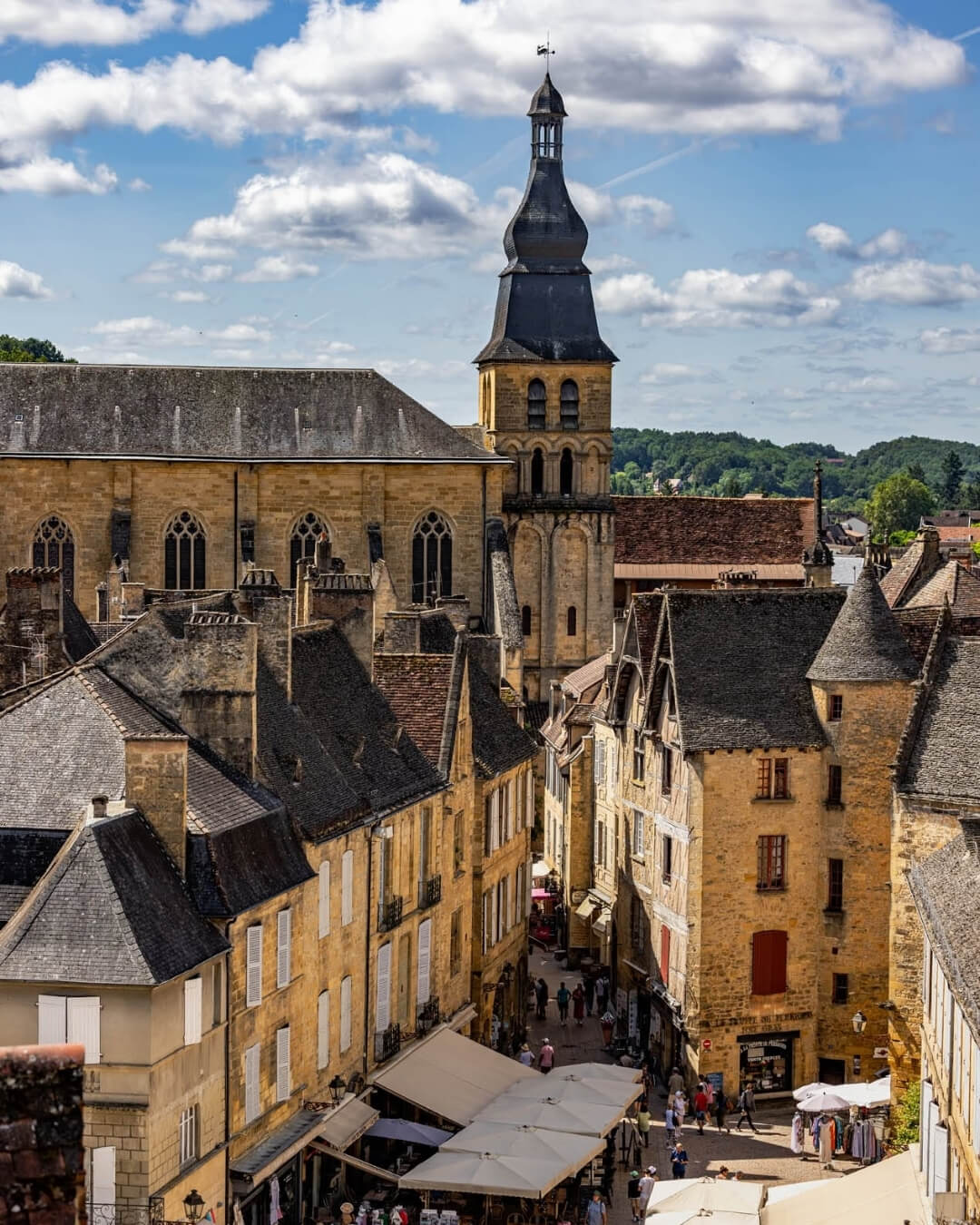 Le Marché de Sarlat in the Dordogne region of France, featuring historic gothic architecture.